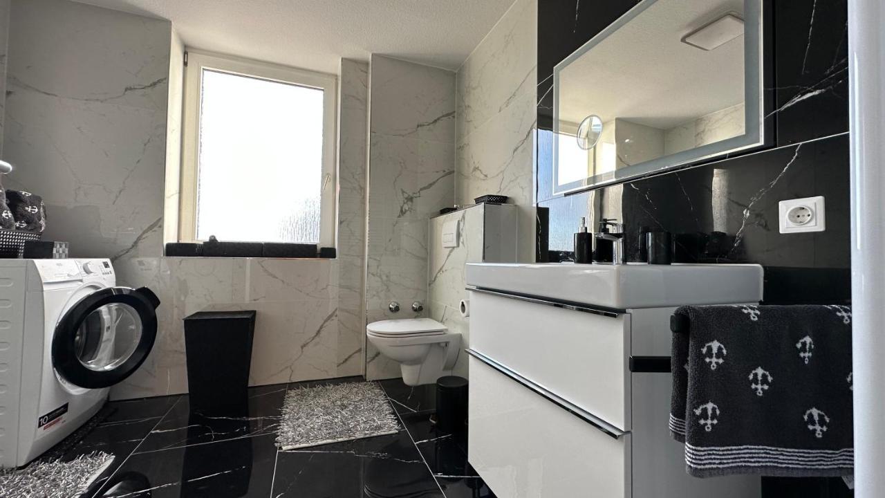 Ferienwohnung Mit Blick Aufs Meer In Wilhelmshaven Exterior foto